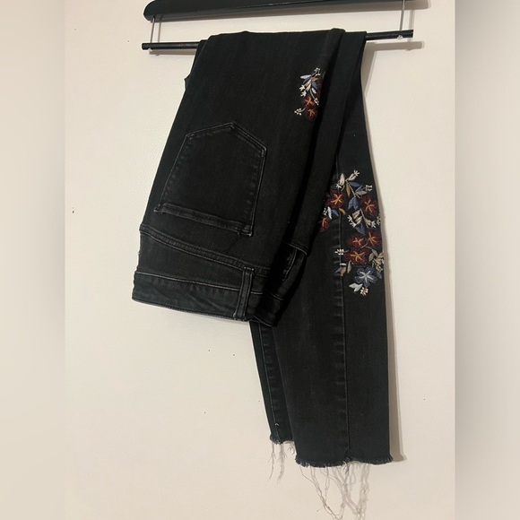 Massimo Black floral Embroidered Mid‎ Rise Skinny Distressed Women's Jeans 8/29 - Picture 2 of 5